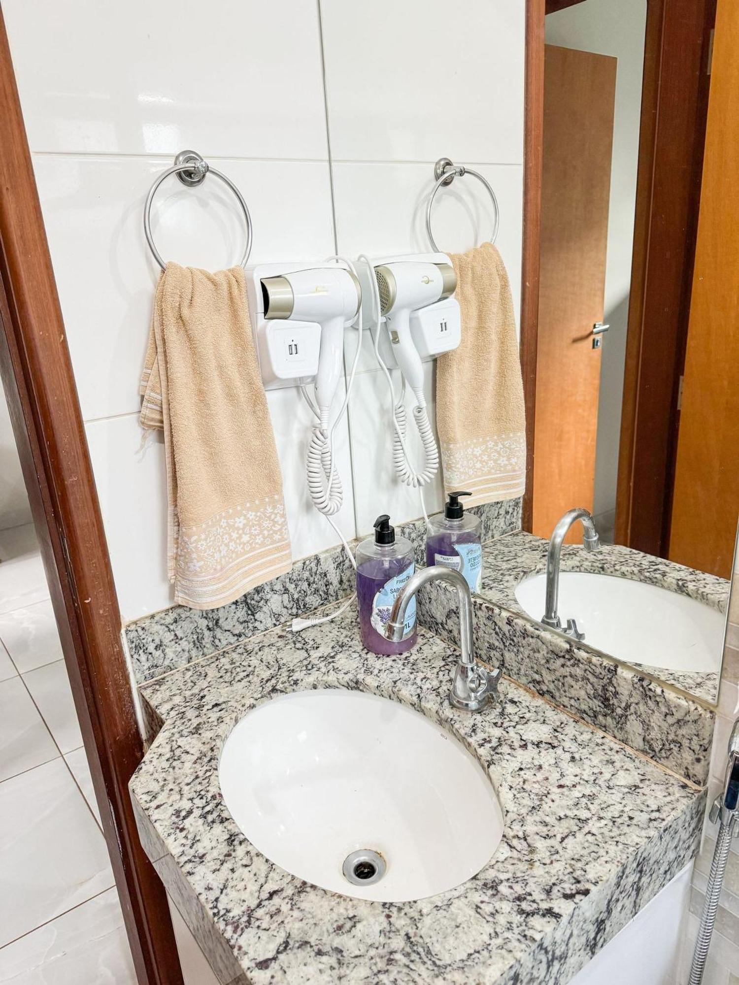 207- APARTAMENTO de 2 QUARTOS para até 5 HÓSPEDES Patos de Minas Exterior foto